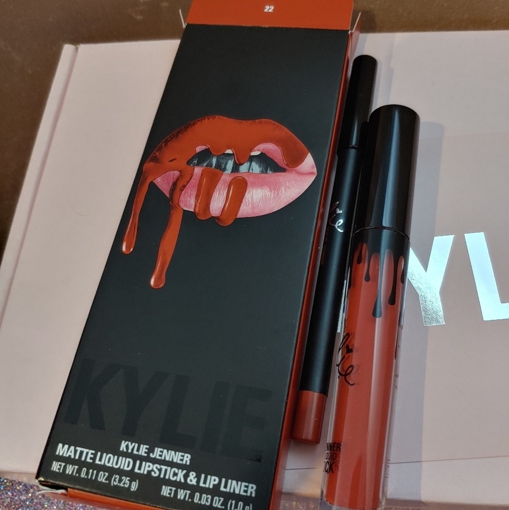 Kylie Cosmetics Matte Lip Kit 22